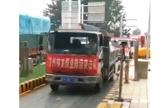 我公司新組織的搶險排澇設(shè)備及人員，出發(fā)馳援焦作災(zāi)區(qū)，兄弟們辛苦了，加油！